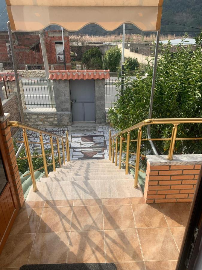 Vila Demaj! Free Parking Berat Esterno foto