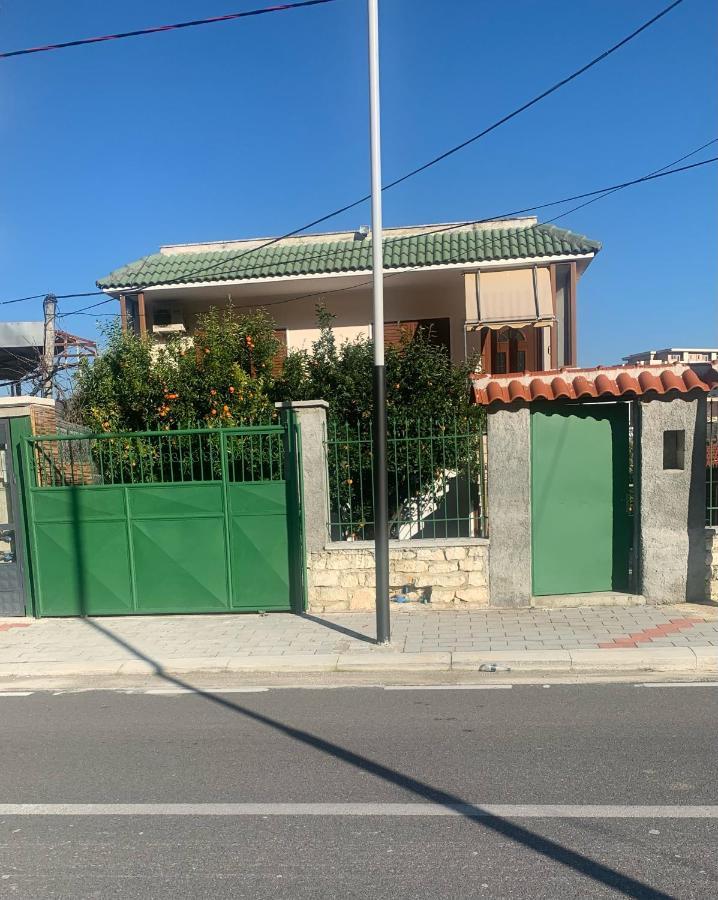 Vila Demaj! Free Parking Berat Esterno foto